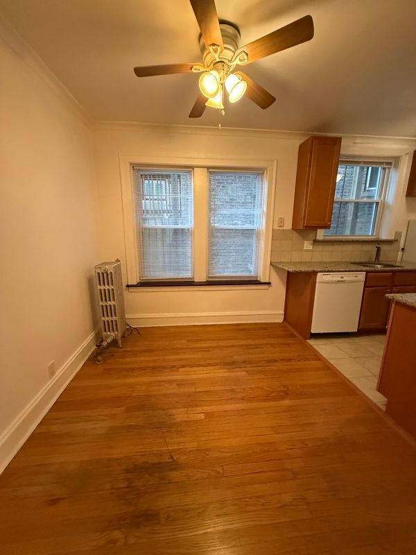 Foto del edificio - 2044 W Farragut Ave