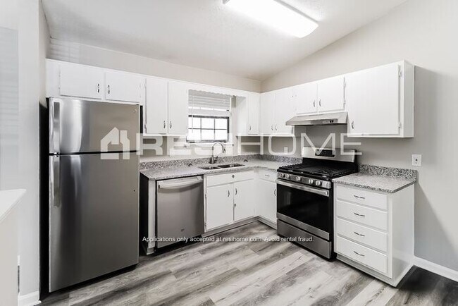 Foto del edificio - "Welcome Home! Get 1/2 month FREE RENT whe...