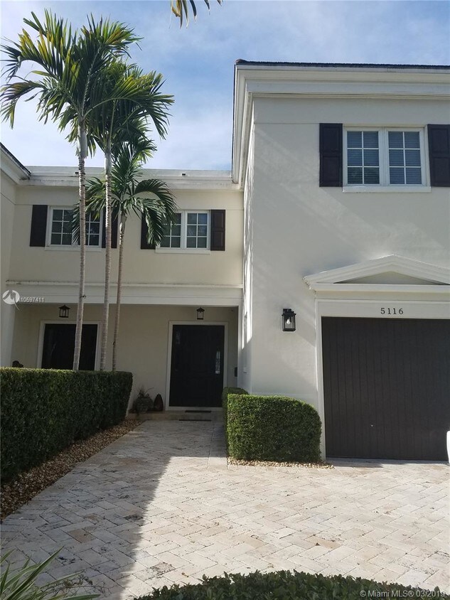 Foto principal - 5116 Riviera Dr