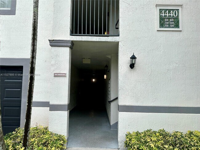 Foto del edificio - 4440 NW 107th Ave