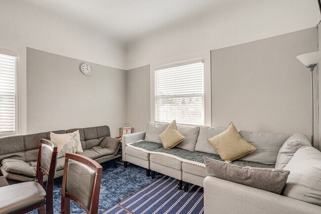 Foto del edificio - 2629 Eagle Ave