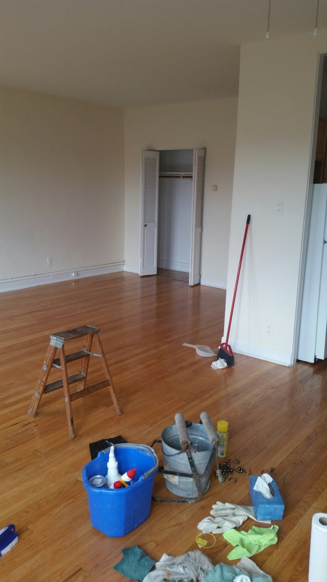 Building Photo - 1329 W Estes Ave