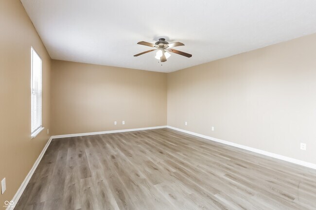 Foto del edificio - 6672 Colleens Way