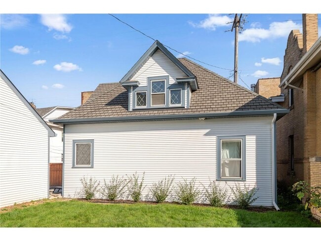 Building Photo - 911 Lincoln Ave