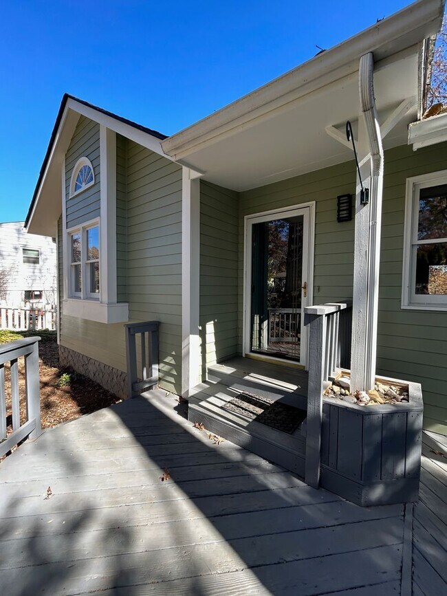 Foto del edificio - East AVL - Updated Cottage