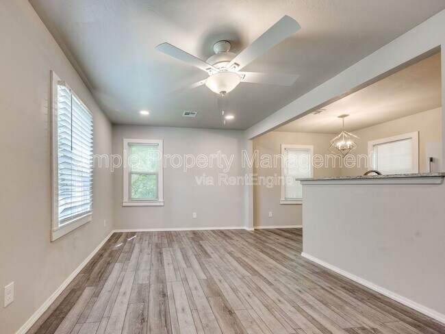 Foto del edificio - 215 W Kittyhawk Dr