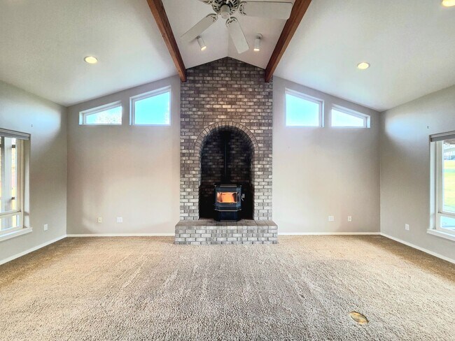 Foto del edificio - Grandiose Home on 1 Acre -- in East Wenatchee for Rent!! **5 Bed, 3 Bath**