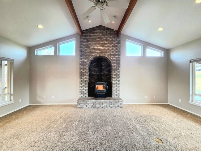 Foto del edificio - Grandiose Home on 1 Acre -- in East Wenatchee for Rent!!