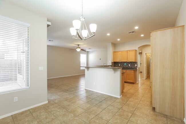 Foto del edificio - 3322 N 126th Dr