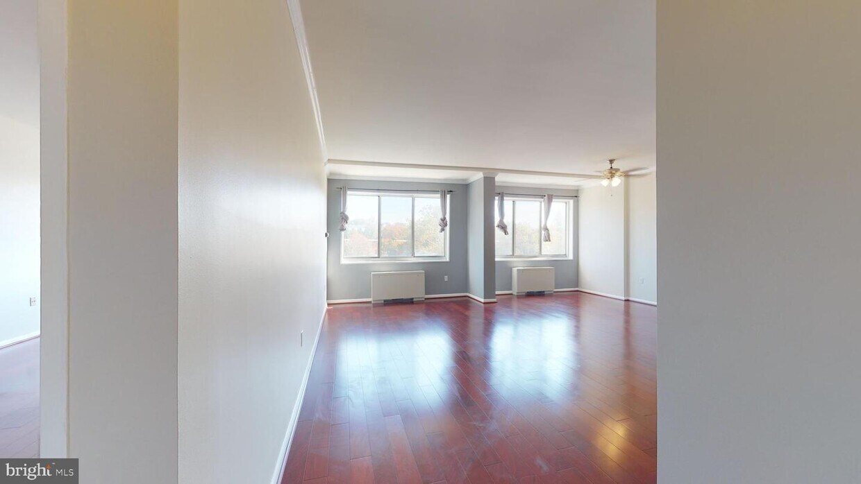 Primary Photo - 10401 Grosvenor Pl