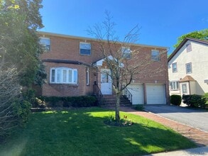 Building Photo - 375 Marlborough Rd