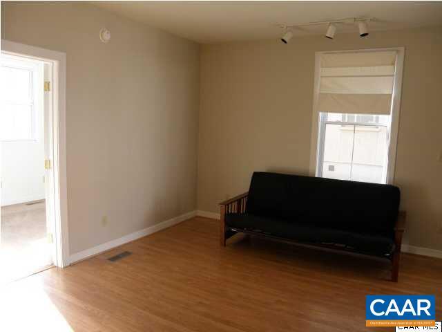 Foto del edificio - 1122 E Market St