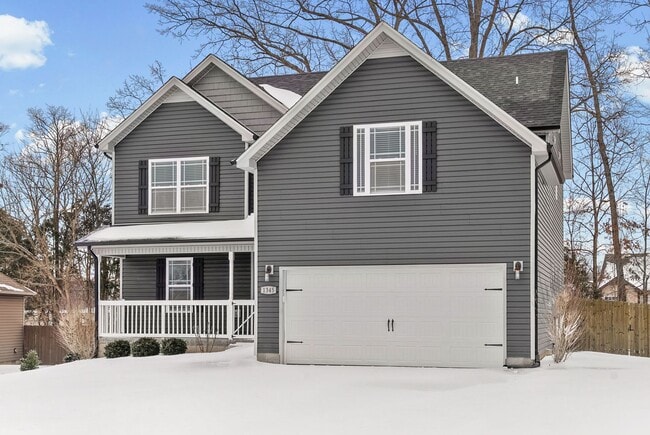 Building Photo - Pet Friendly Three Bedroom with Bonus!