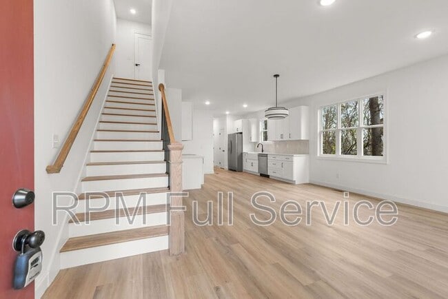 Building Photo - 2109 14th Ave N