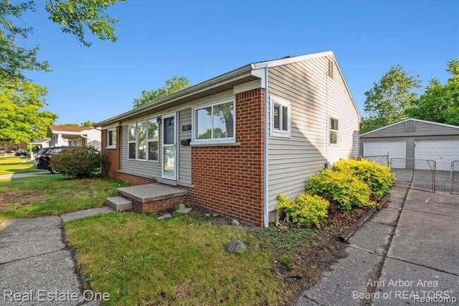 Building Photo - 1361 Duncan Ave
