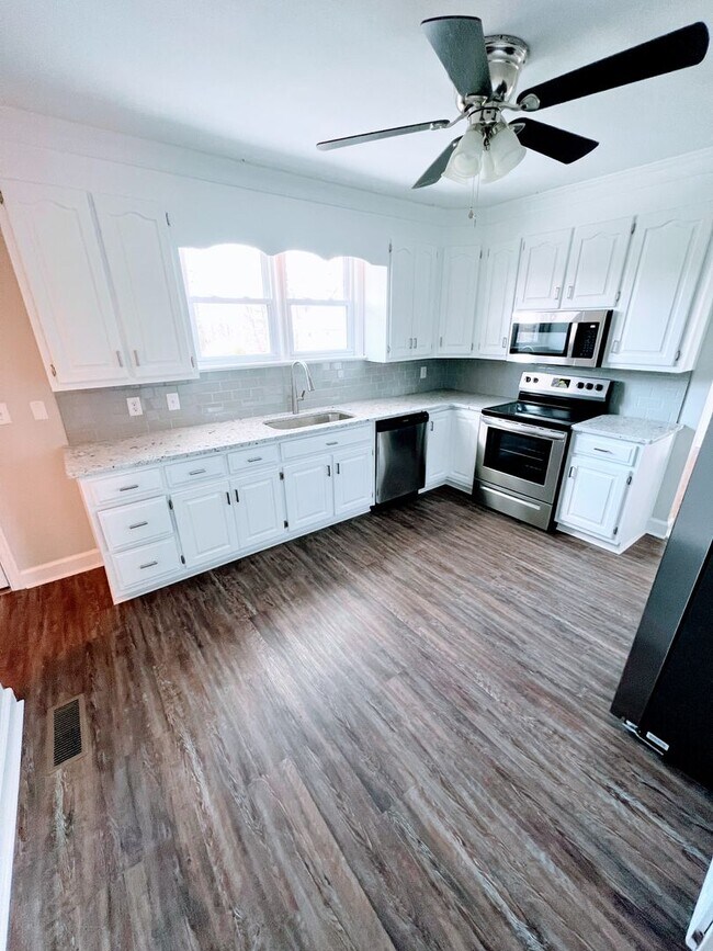 Building Photo - 4 Bedroom Home in Campbell County