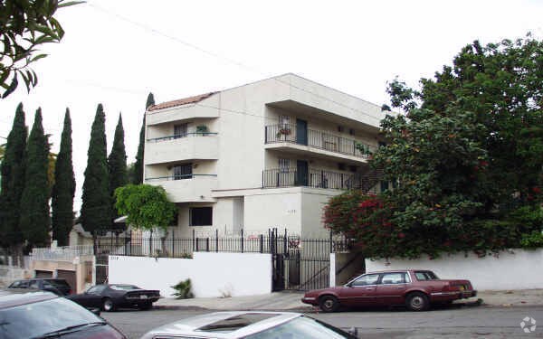 Primary Photo - 2239 Parkside Ave