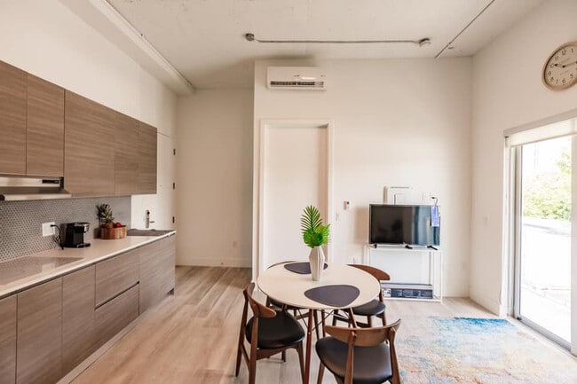 Compartido de estar, comedor, cocina - Aerie Apartments