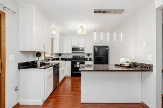 Building Photo - 5841 Elmbridge Ln
