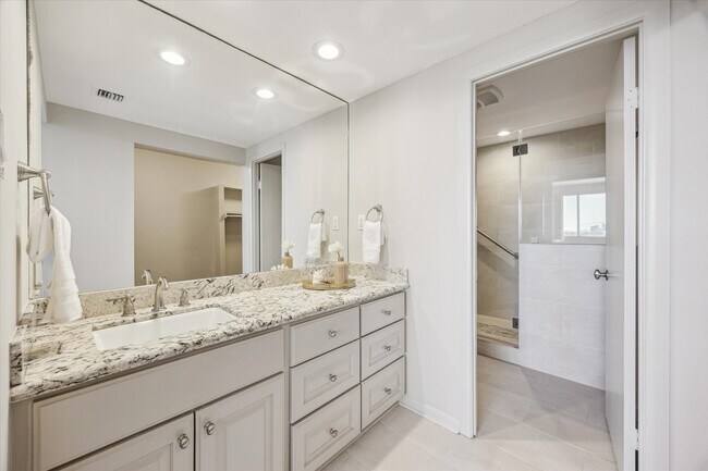 Building Photo - 49 Briar Hollow Ln