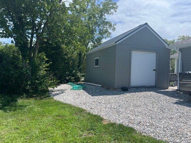 Building Photo - 5280 E Bonne Femme Church Rd