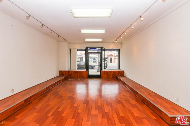 Foto del edificio - 4015 W Olympic Blvd