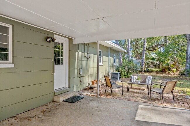 Building Photo - 1715 Hall Dr
