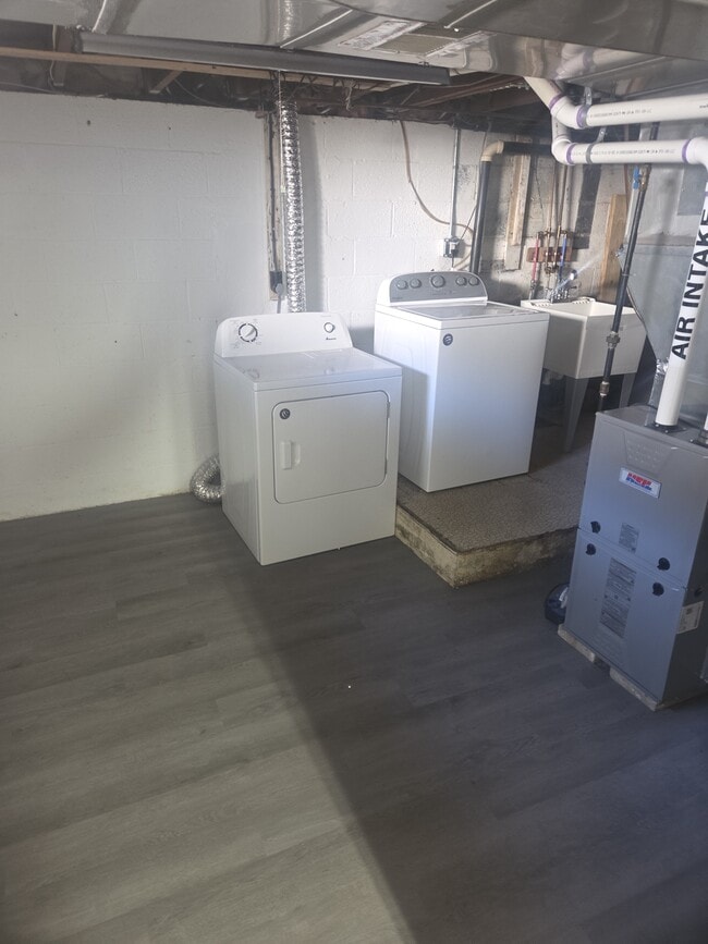 Building Photo - 63 Granger St