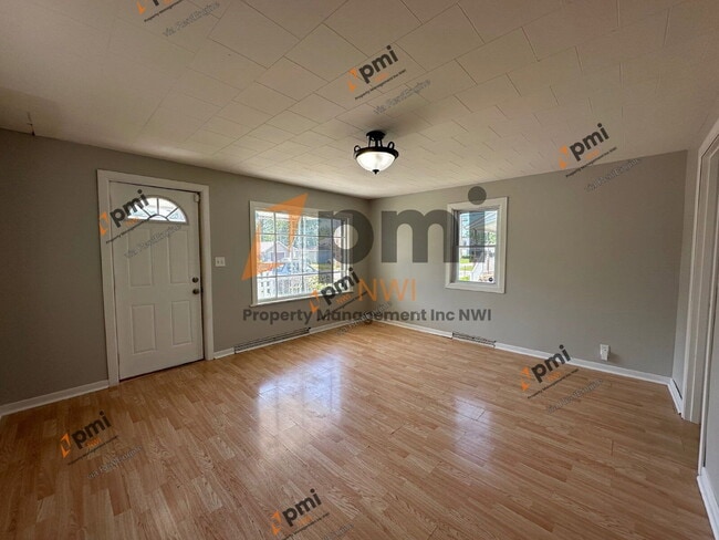 Building Photo - 1518 Oak St