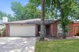 Building Photo - 1207 Cardinal Oaks Dr
