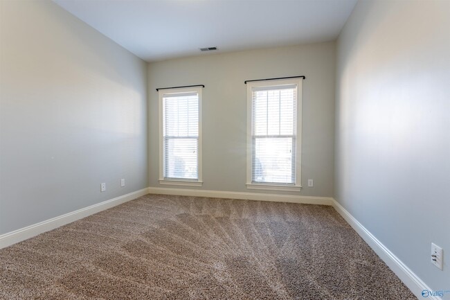 Building Photo - 525 W Mossyleaf Dr SW