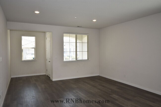 Building Photo - 5033 Fitzwilliam St