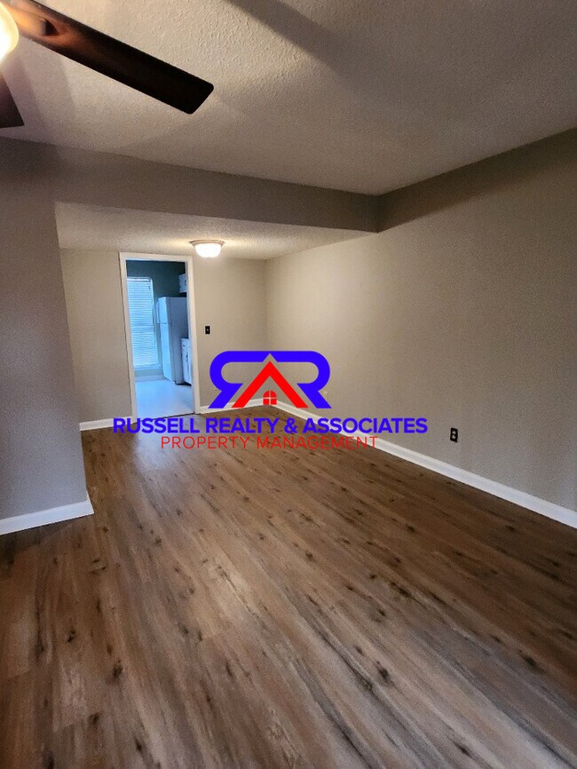 Building Photo - 2541 Hampstead Dr