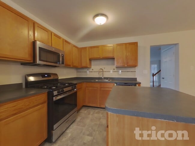 Building Photo - 10721 Esprit Pl