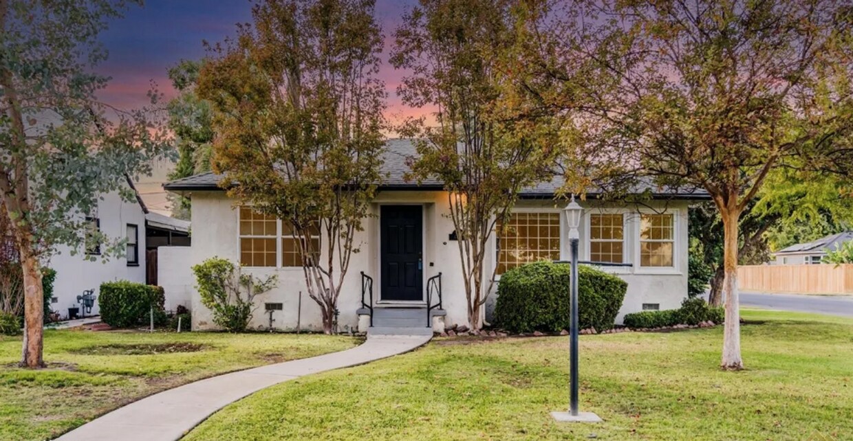 Foto principal - Charming 3 Bedroom 2 Bath