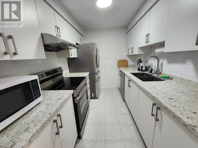 Building Photo - 28-1128 Sommerset Way