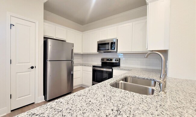 Building Photo - Fantastic Townhome Close to Lackland AFB, ...
