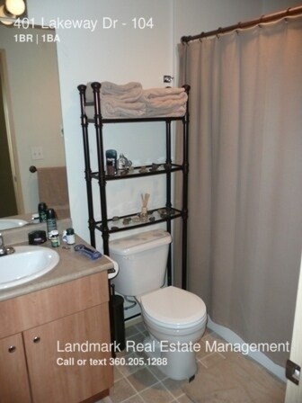 Building Photo - 401 Lakeway Dr