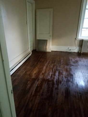 Building Photo - 921 S 49th St