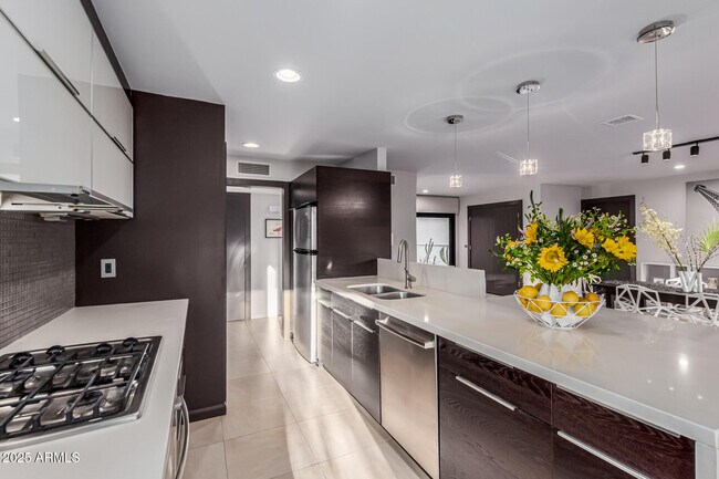 Foto del edificio - 8022 N 5th St