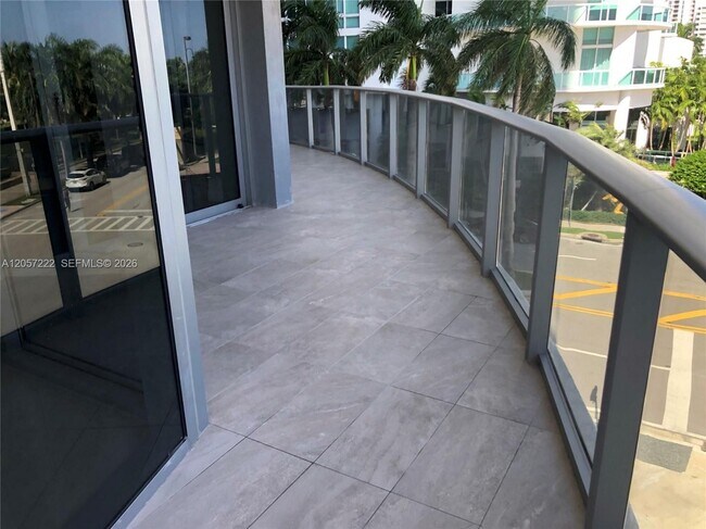 Foto del edificio - 488 NE 18th St