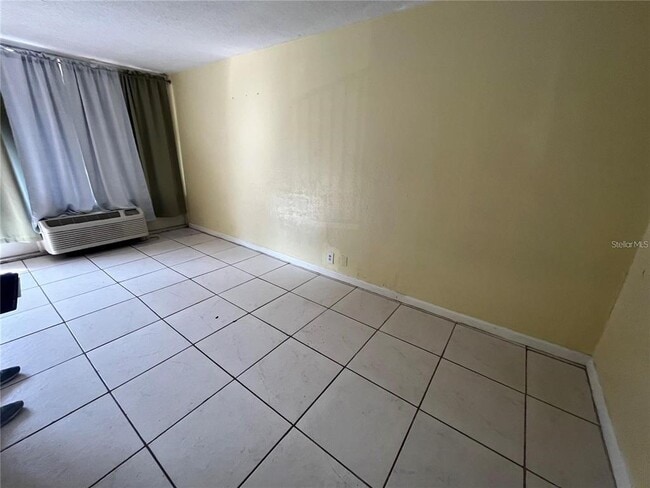 Building Photo - 7900 S Orange Blossom Trail