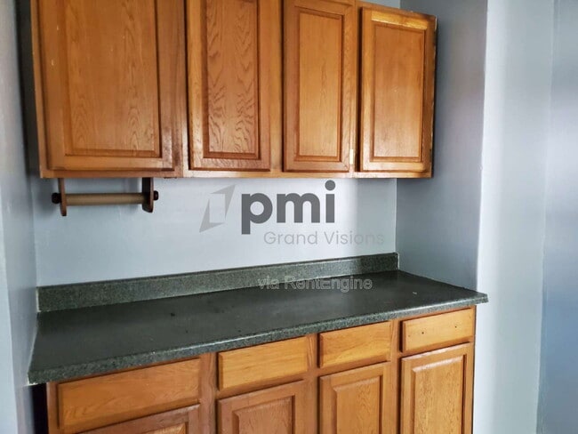 Building Photo - 1312 E Olive St