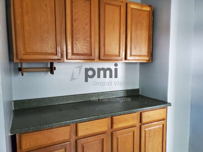 Foto del edificio - 1312 E Olive St