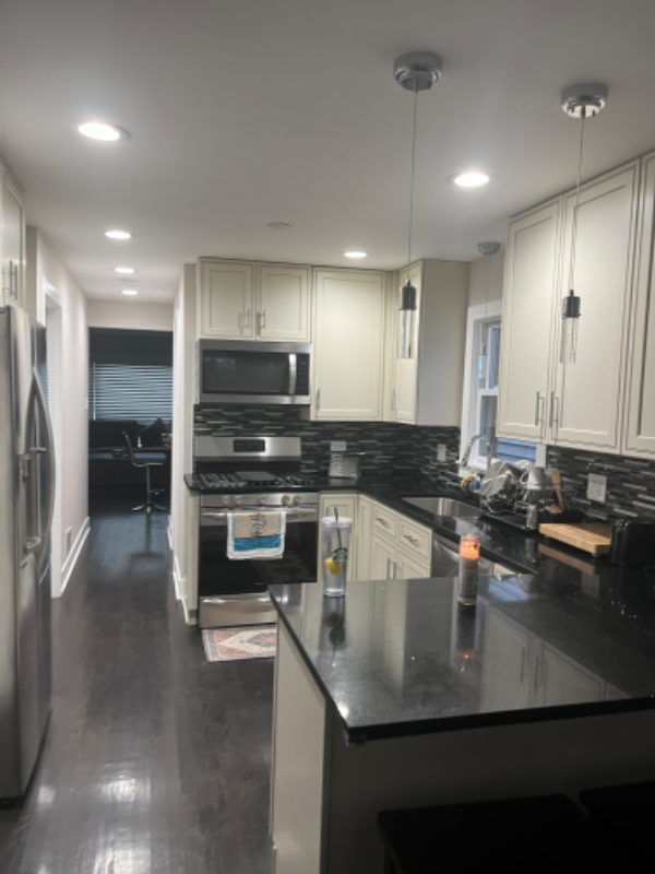 Foto del edificio - 7624 W Devon Ave