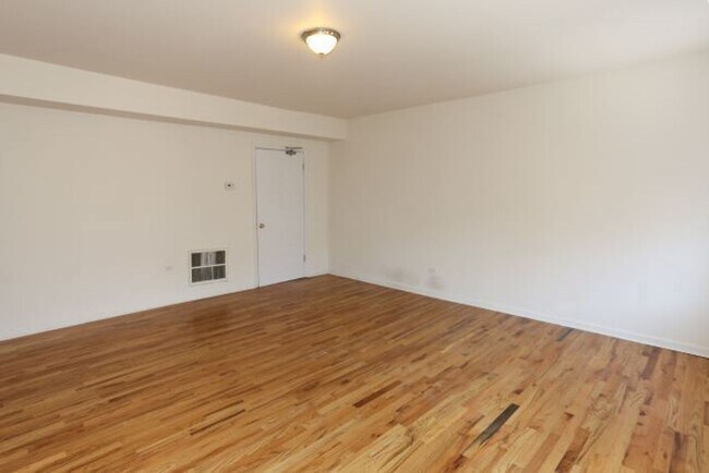 Foto del interior - 4501-4515 N Malden St