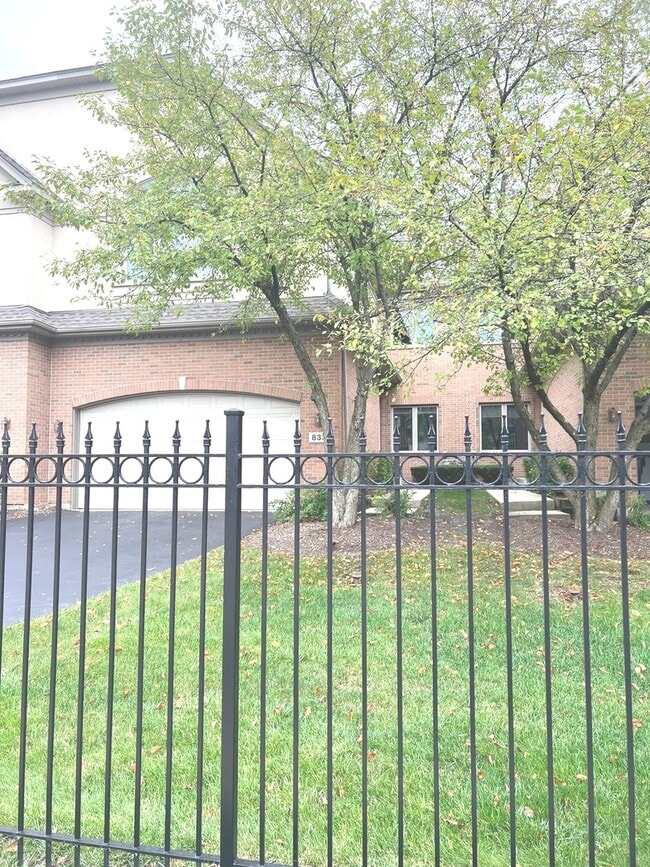 Building Photo - 833 N Maple Ave