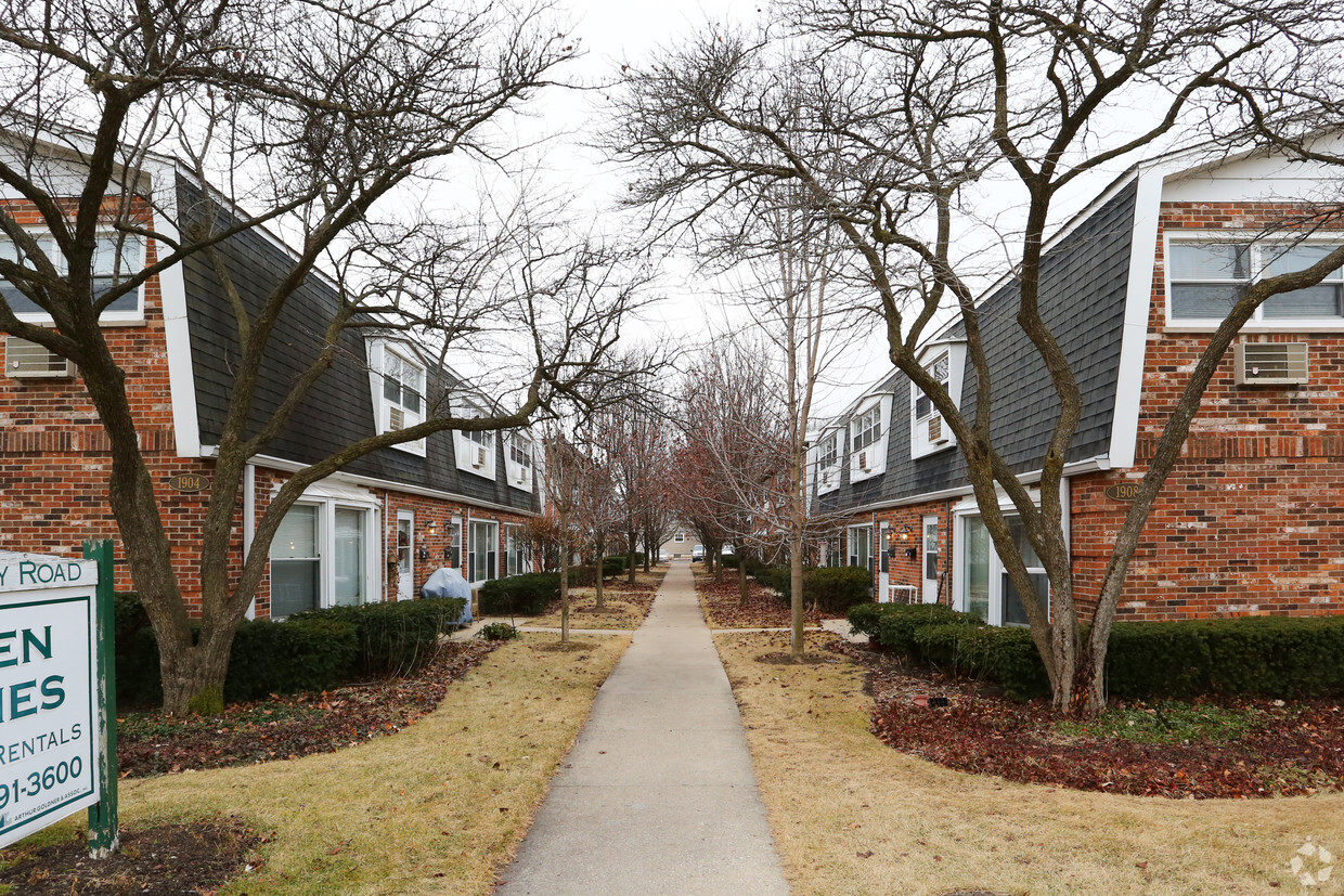 Building Photo - Park Townhomes