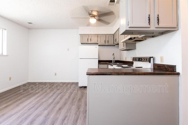 Building Photo - 844 N Waco Ave