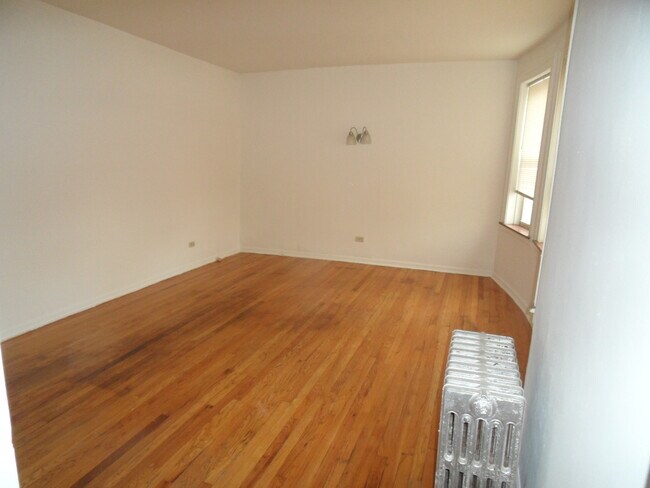 Building Photo - 4913 Louise St